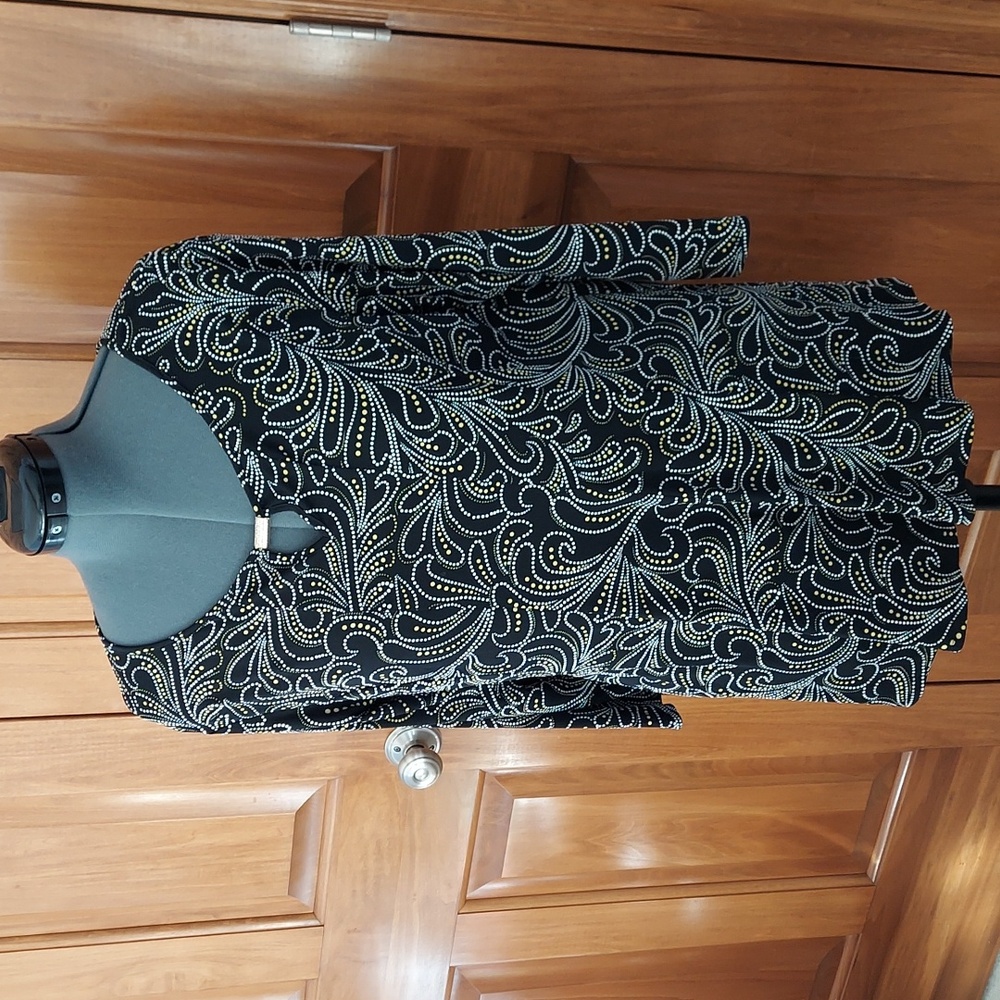 Cato C Est. 1946 Black Flowy Blouse w/Gold Jewlery Accent, Size 14, Like New